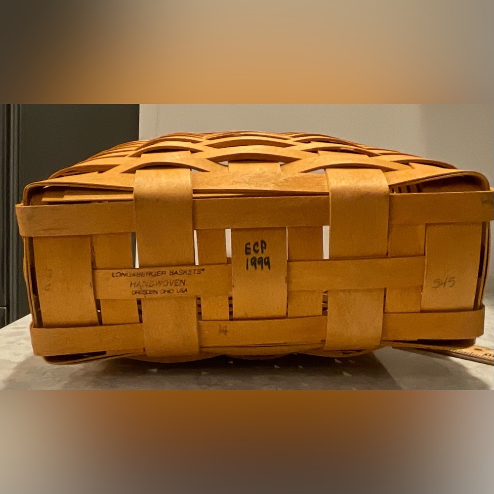 Vintage Longaberger Large Key Basket - Signed and Dated 1999 - Picture 5 of 16